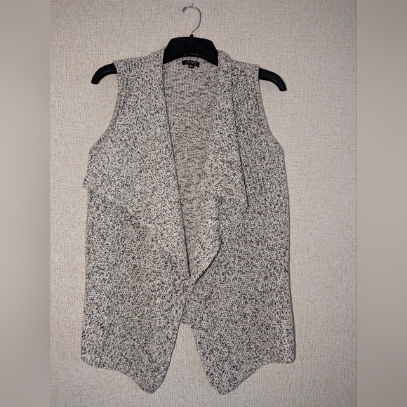 Jones New York Sweaters - Jones New York Black and White Sleeveless Cardigan